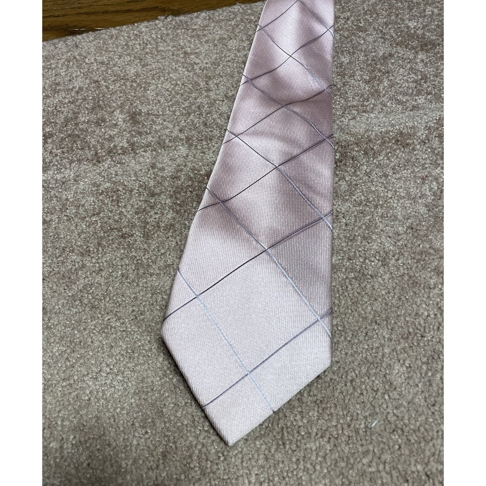 Claiborne Mens Tie 100% Silk Hand Made Necktie‎ Pink Gray Diamond Pattern 3.8"